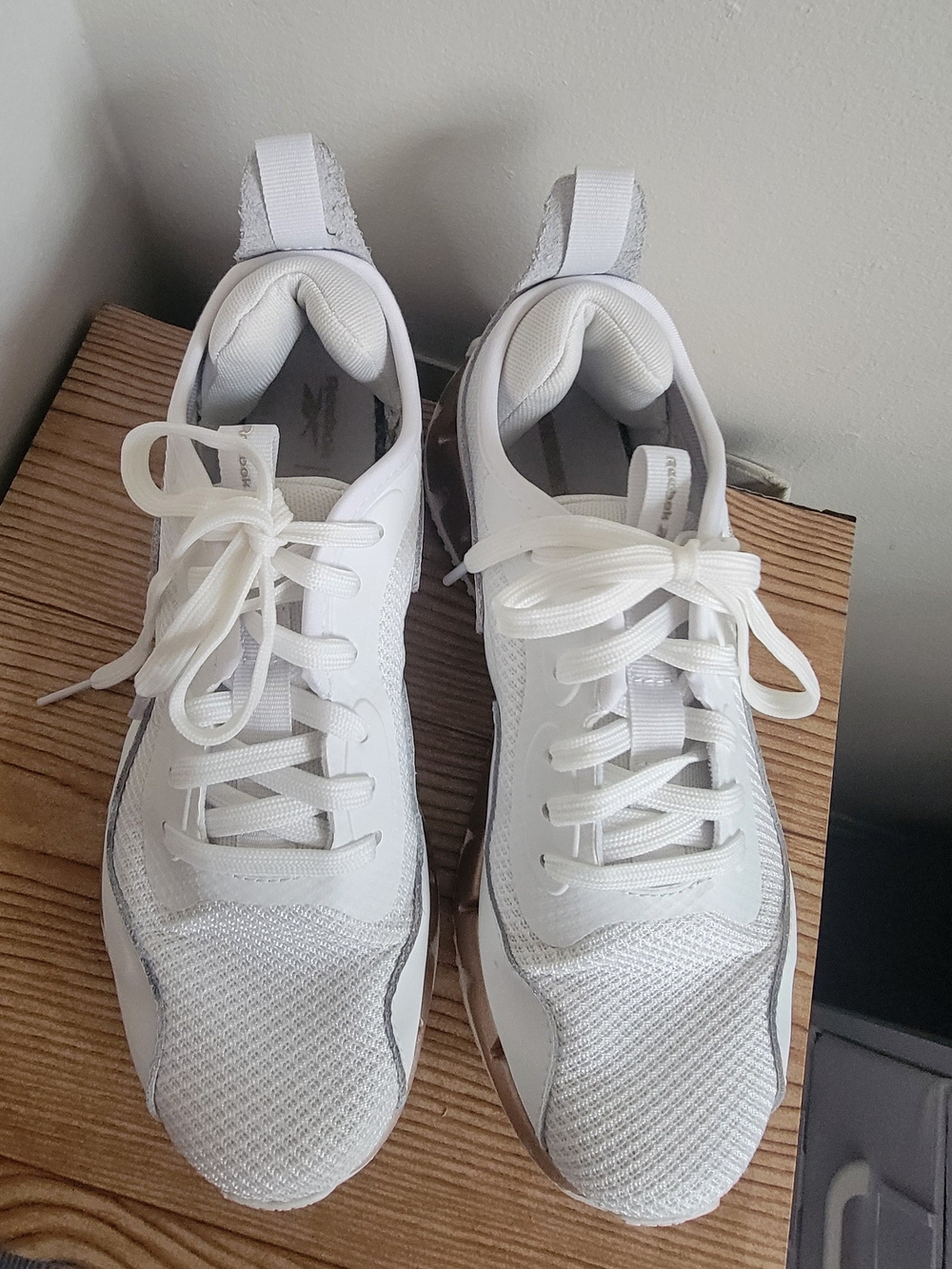 Reebok Women’s Training Shoes White/Rose Gold Size 8 - Picture 3 of 9